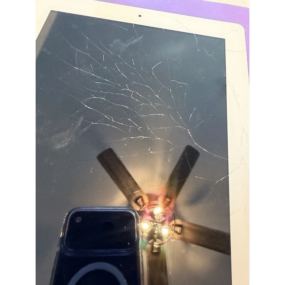 Apple iPad (4th Generation) A1458 16 GB, Wi-Fi, 9.7 in - White